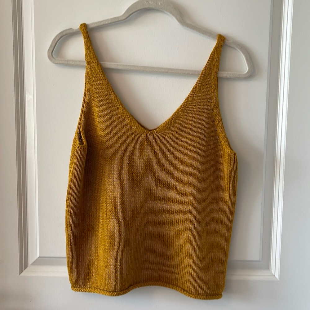 H&M sweater tank, pumpkin goldish size small